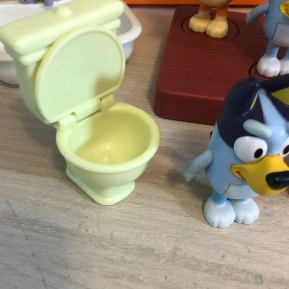 Bluey playset and figures Please Read - Picture 5 of 12